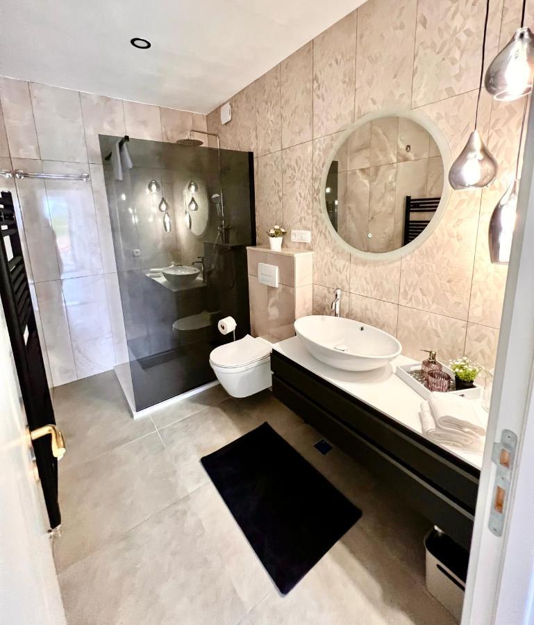 Seaview Pool Apartment-Lumiere, Island Hvar-Gdinj Exteriör bild